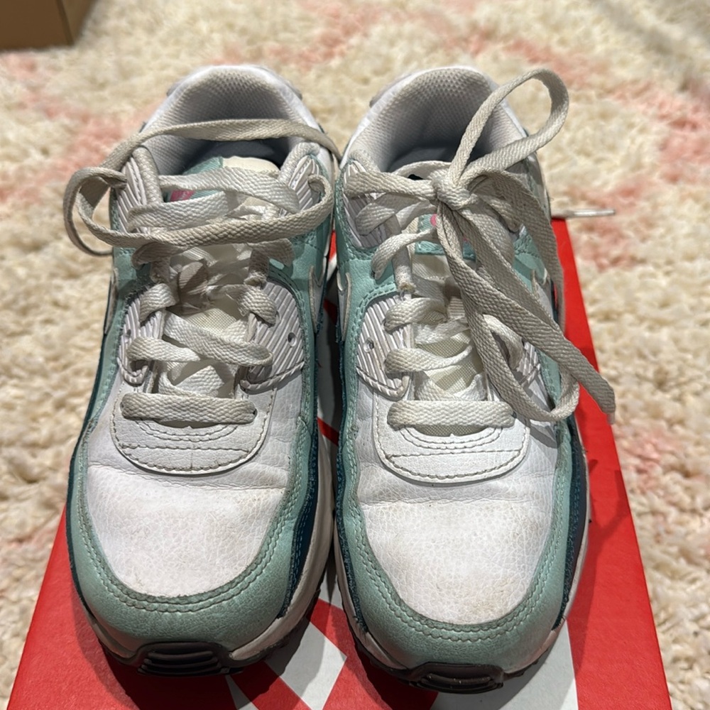 Girls Nike Air Max, Size 2, barely worn